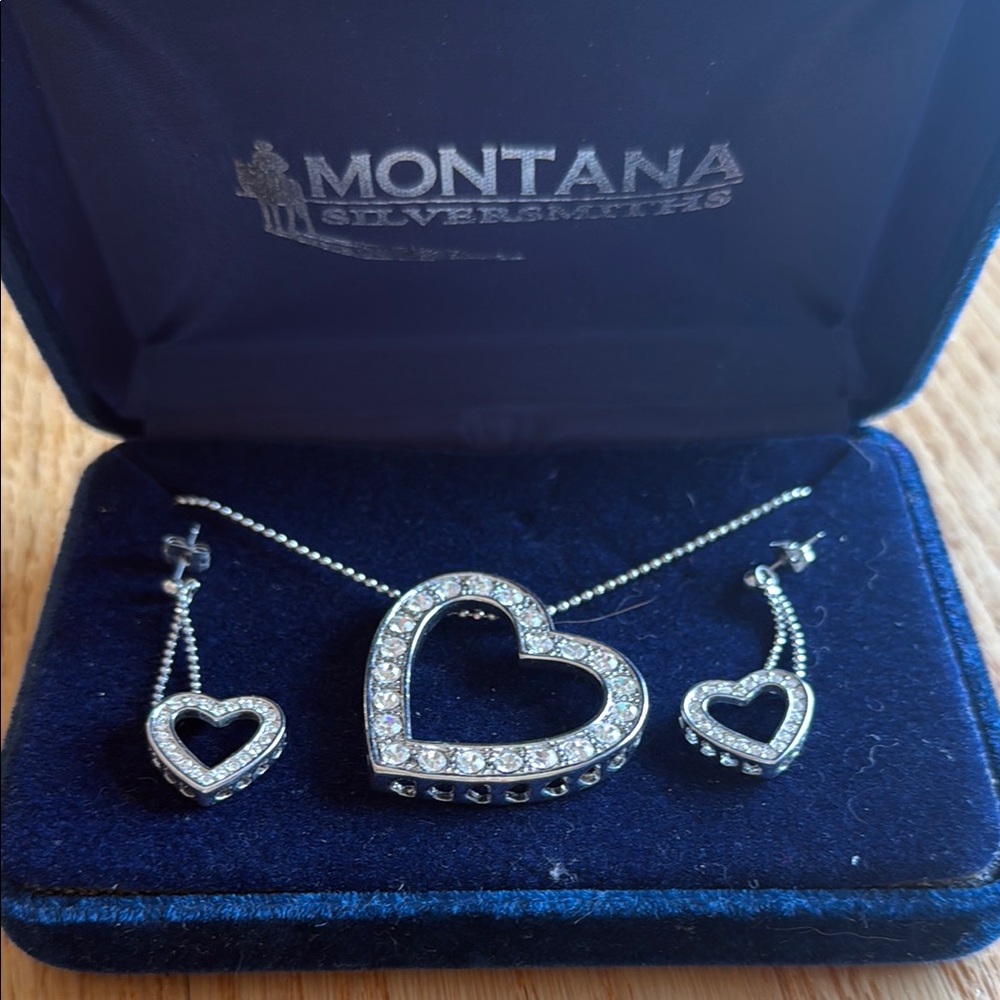 Montana Silversmiths Floating Heart Necklace Set